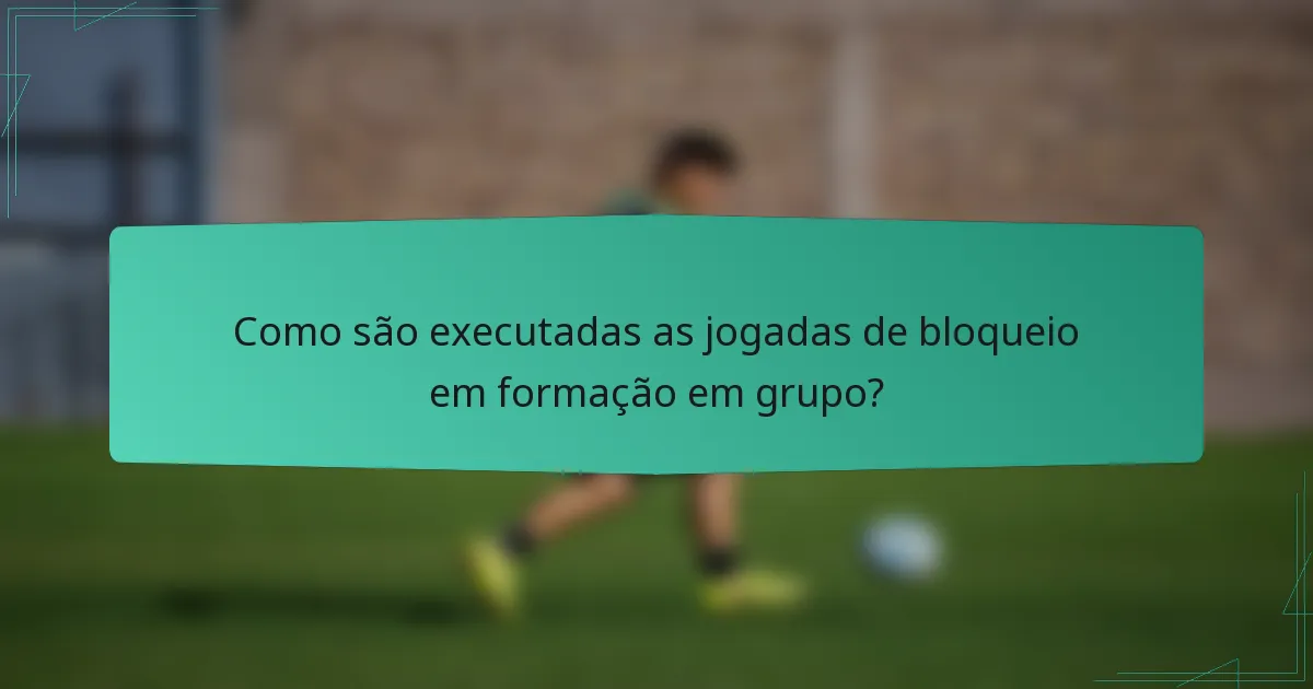 Como são executadas as jogadas de bloqueio em formação em grupo?